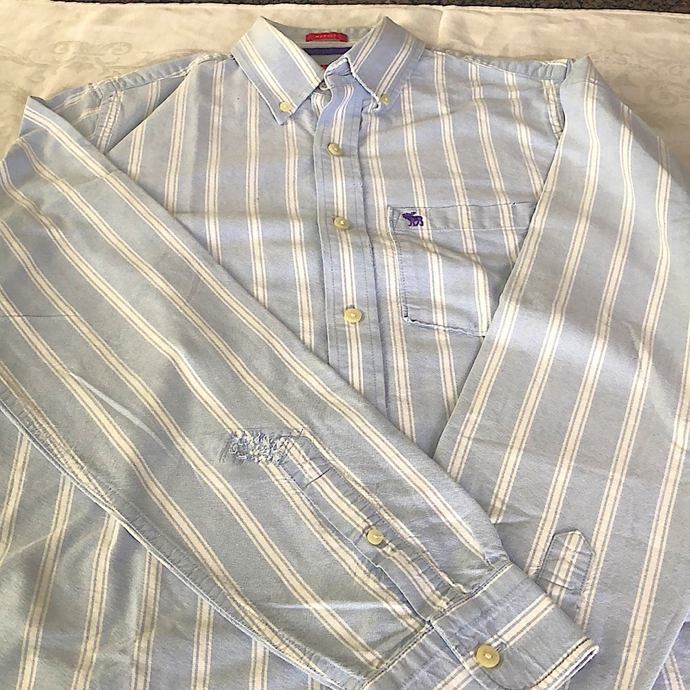 Abercrombie men’s Oxford button down shirt in distressed cotton. Size M